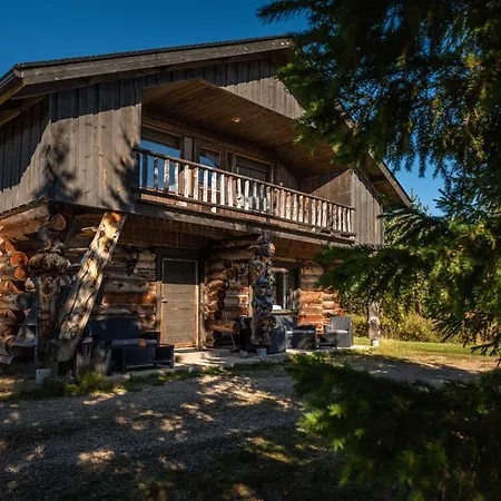 Arctic River Semesteranläggning (resort)